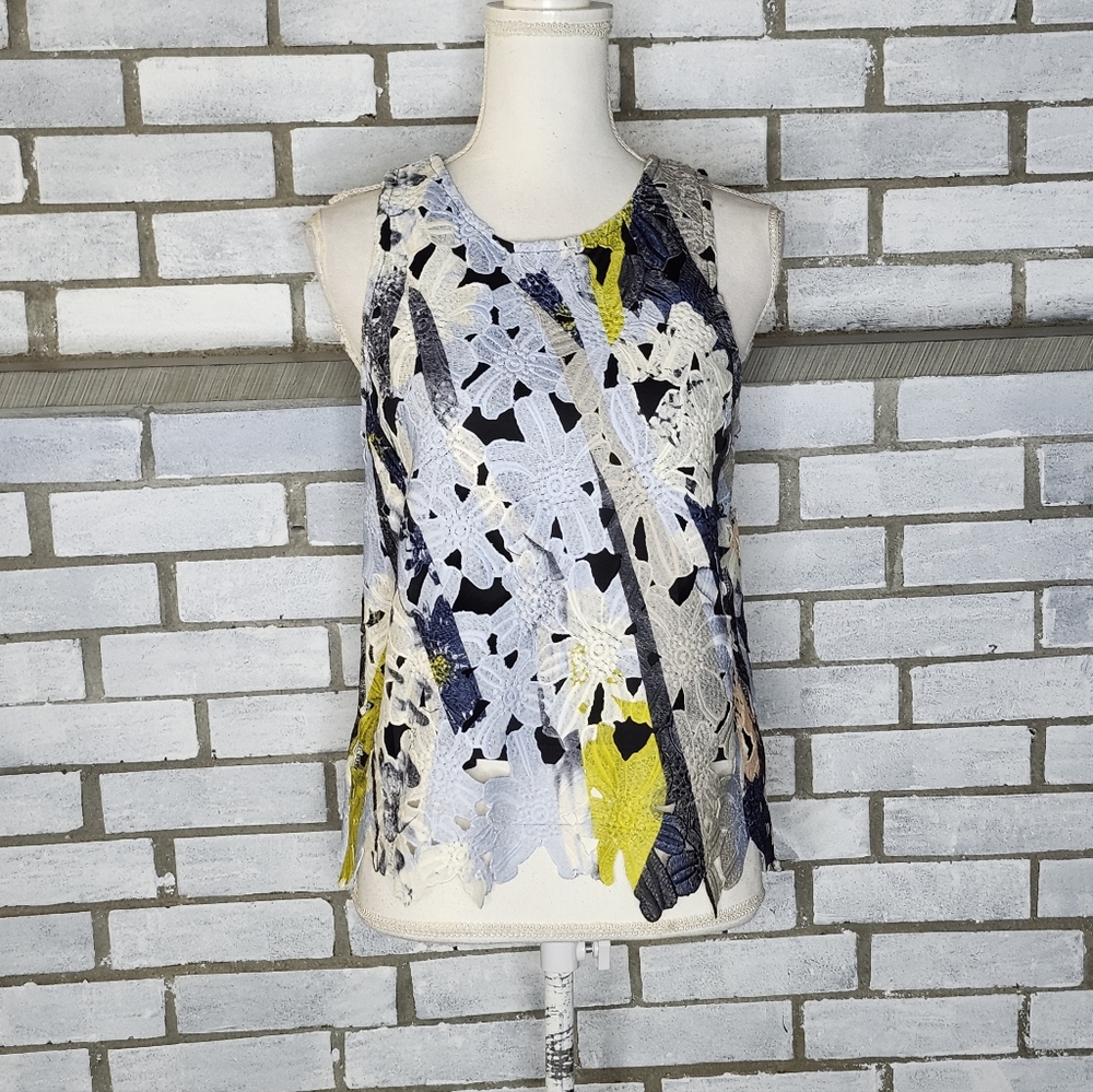 • Bar III Women's Blue Multicolor Floral Print Sleeveless Embroidered Top Medium - Picture 2 of 11